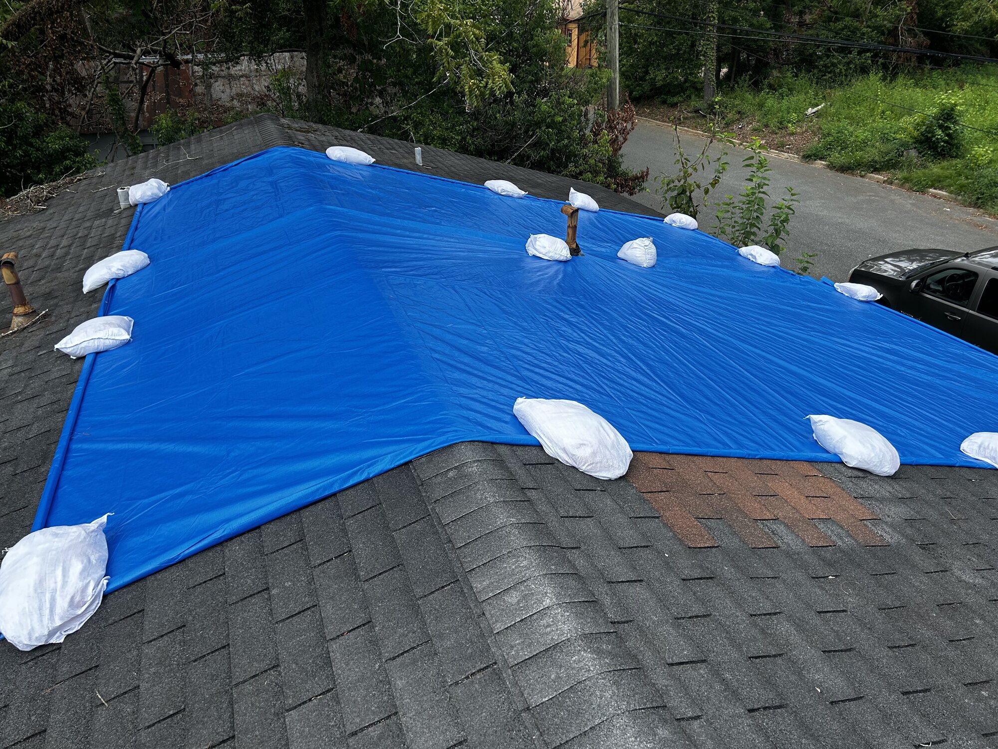 Emergency roof protection - professional multi-angle documentation